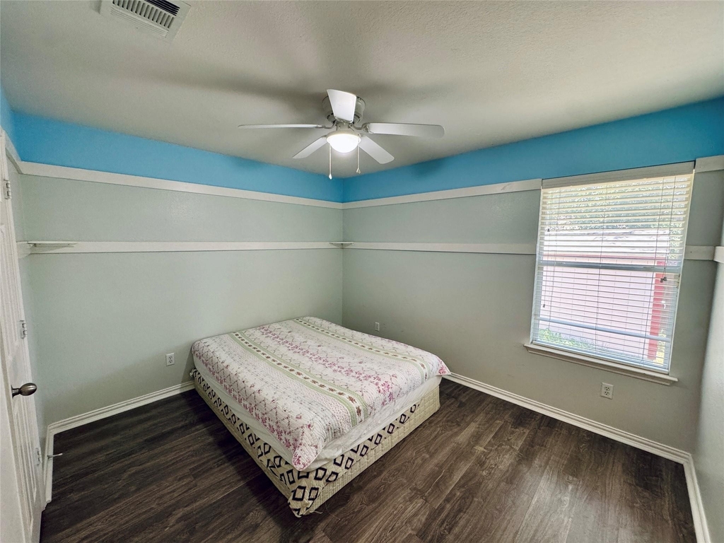 2512 Ericanna Ln - Photo 14