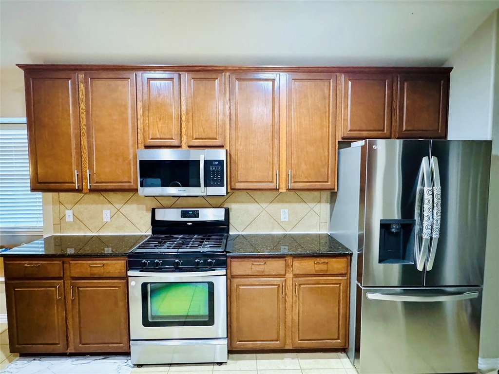 2512 Ericanna Ln - Photo 5