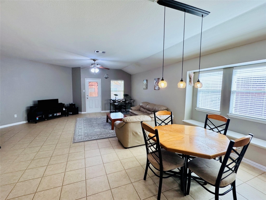 2512 Ericanna Ln - Photo 9