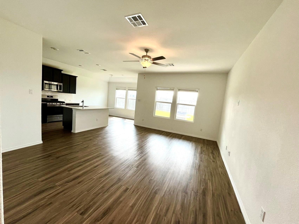 112 Wolseley Dr - Photo 4