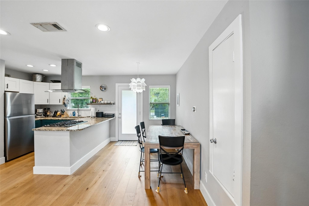 6501 Hickman Ave - Photo 2