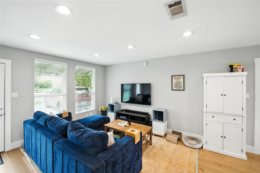 6501 Hickman Ave - Photo 8