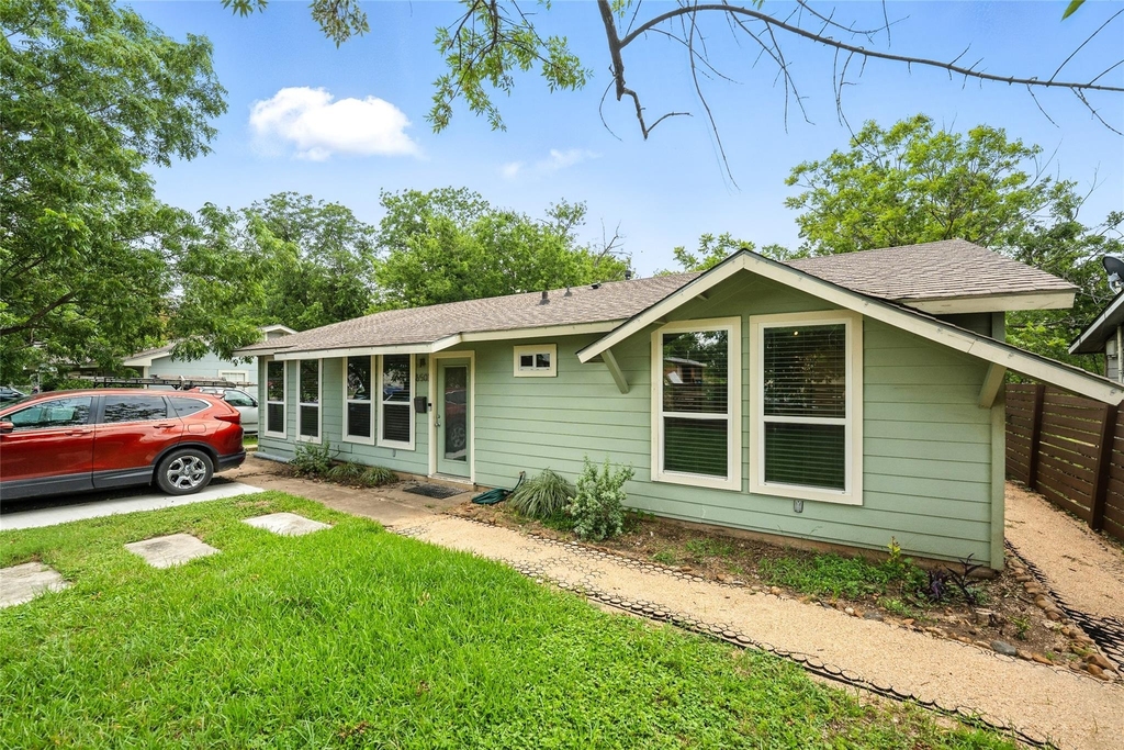 6501 Hickman Ave - Photo 1