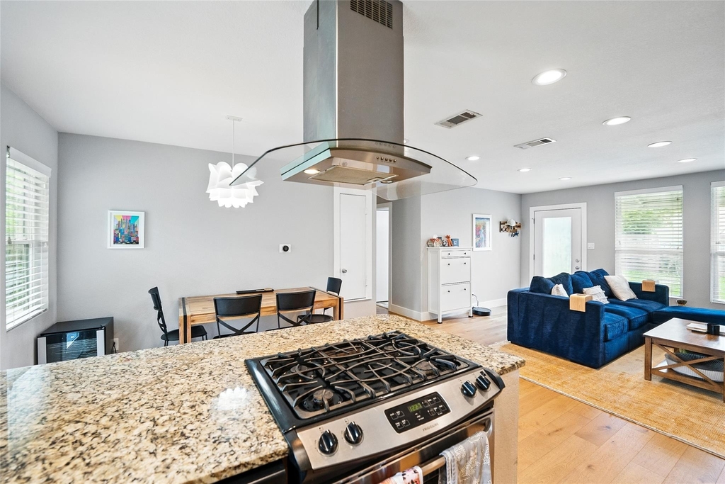 6501 Hickman Ave - Photo 4