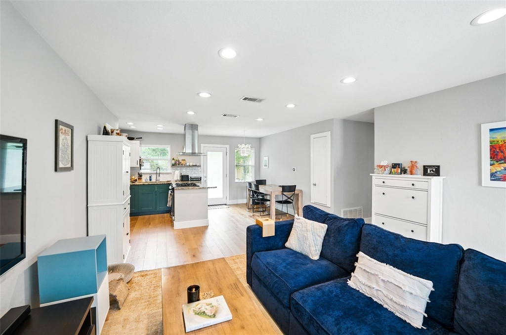 6501 Hickman Ave - Photo 10
