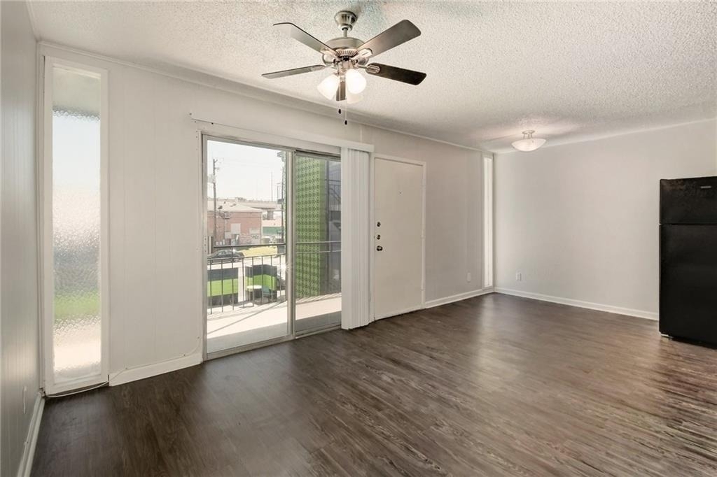 2900 Cole St - Photo 4