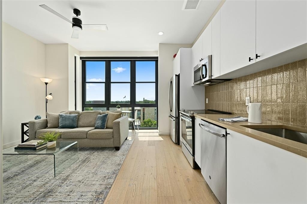800 Embassy Dr - Photo 2