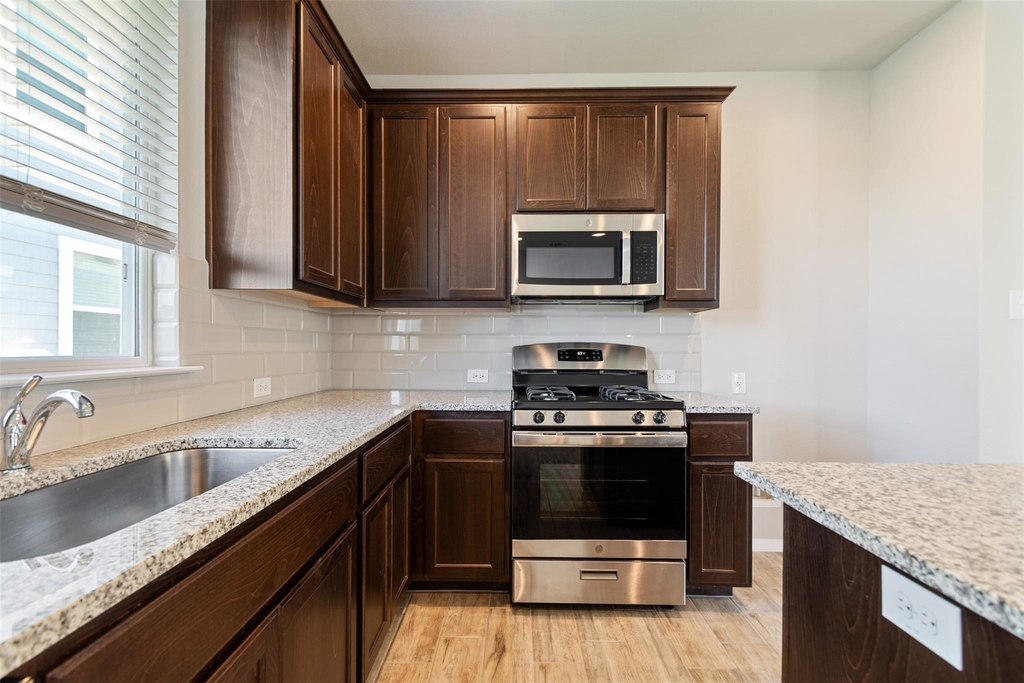 220 Fabion St - Photo 9