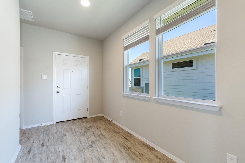 220 Fabion St - Photo 5