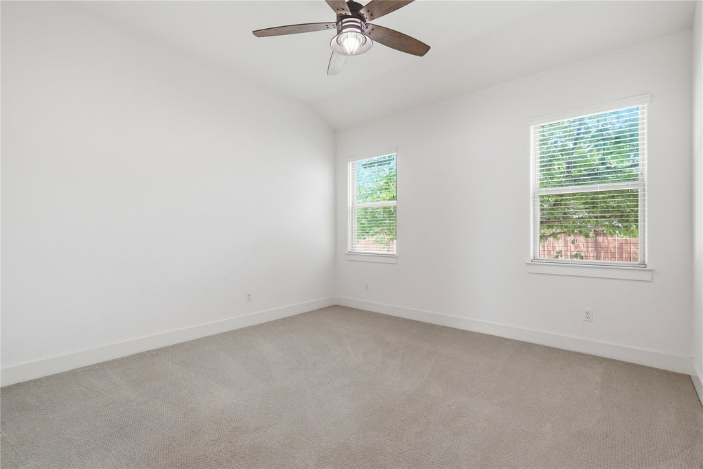 70 Santa Maria St - Photo 7