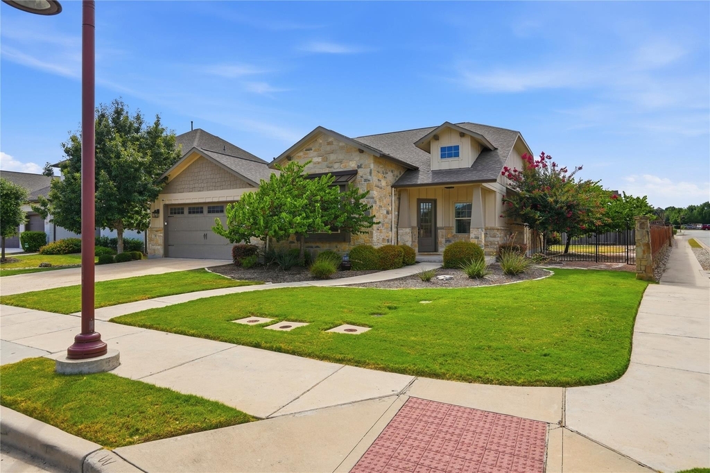 70 Santa Maria St - Photo 2