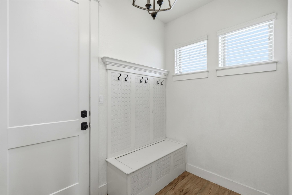 70 Santa Maria St - Photo 8