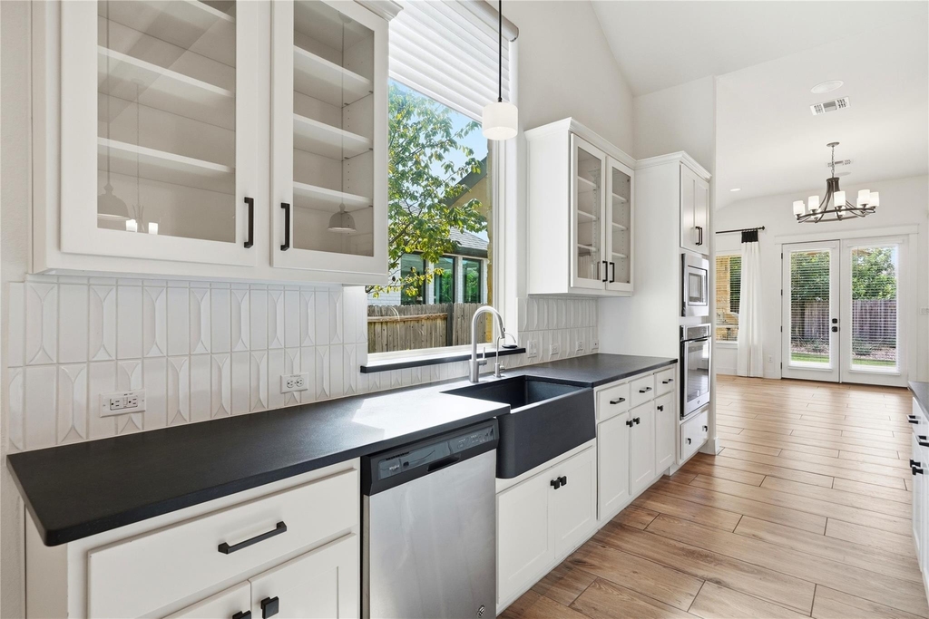 70 Santa Maria St - Photo 3