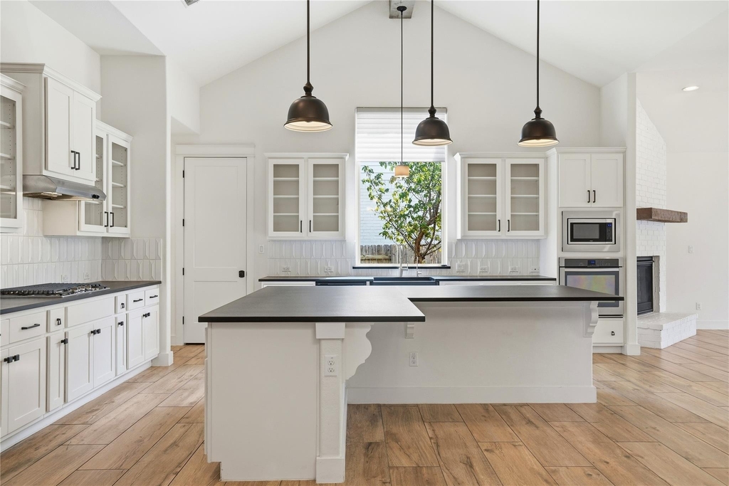 70 Santa Maria St - Photo 0