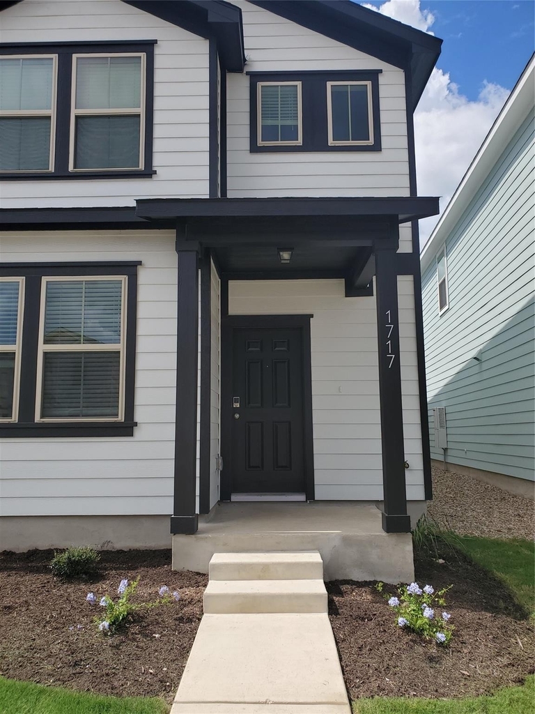 1717 Fountain Bridge Dr - Photo 2