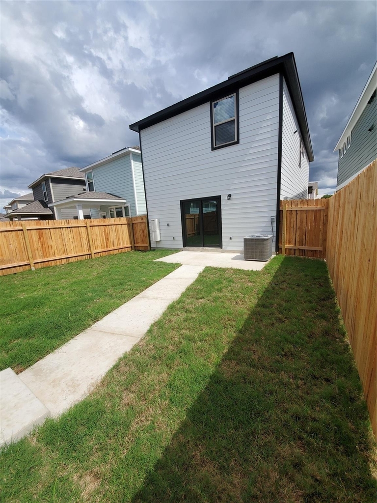 1717 Fountain Bridge Dr - Photo 12