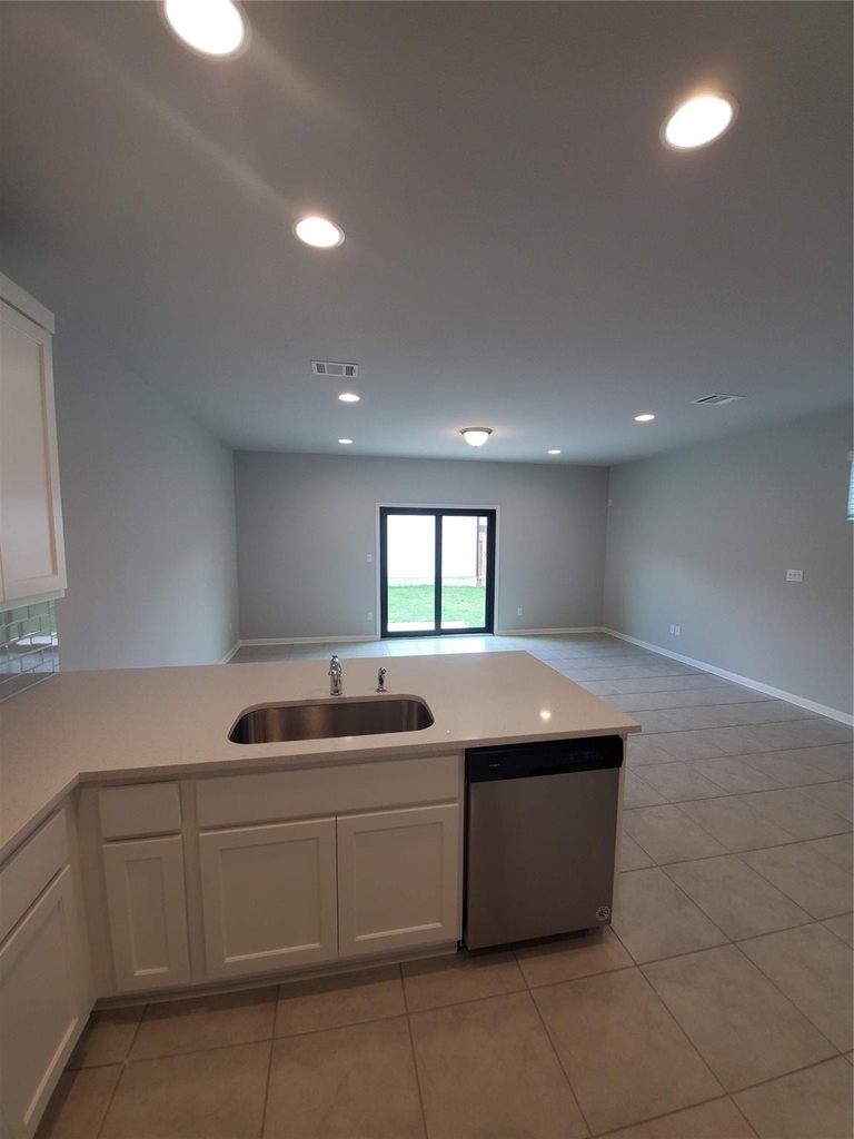 1717 Fountain Bridge Dr - Photo 8