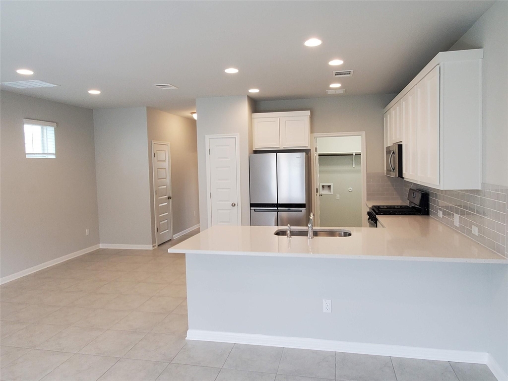 1717 Fountain Bridge Dr - Photo 5
