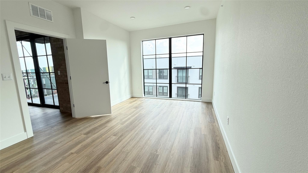 4315 S Congress Ave - Photo 1