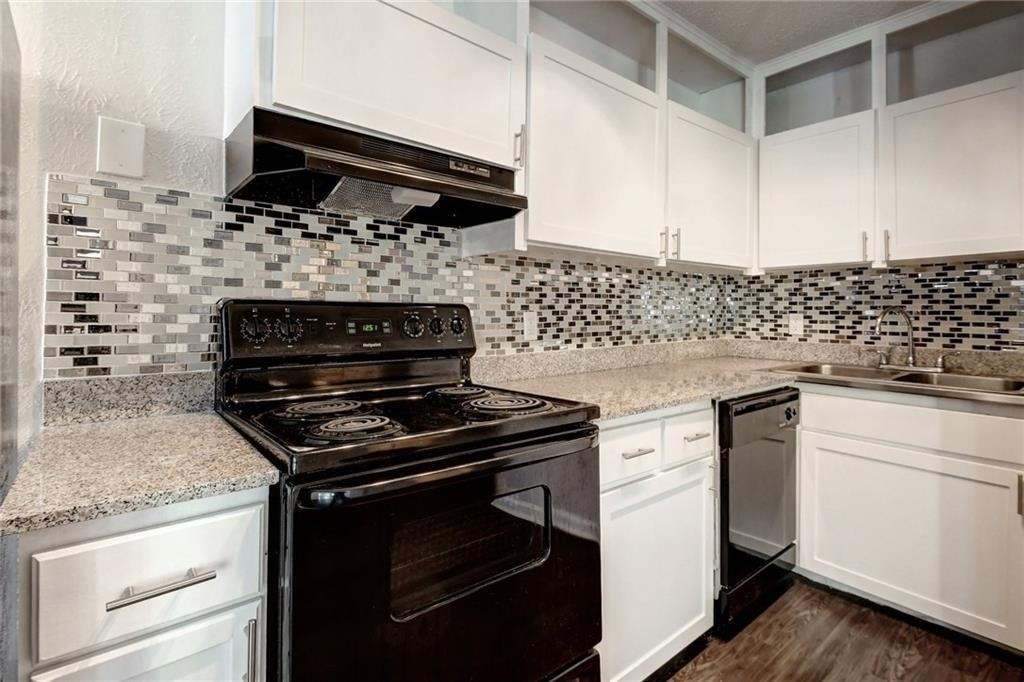 2900 Cole St - Photo 11