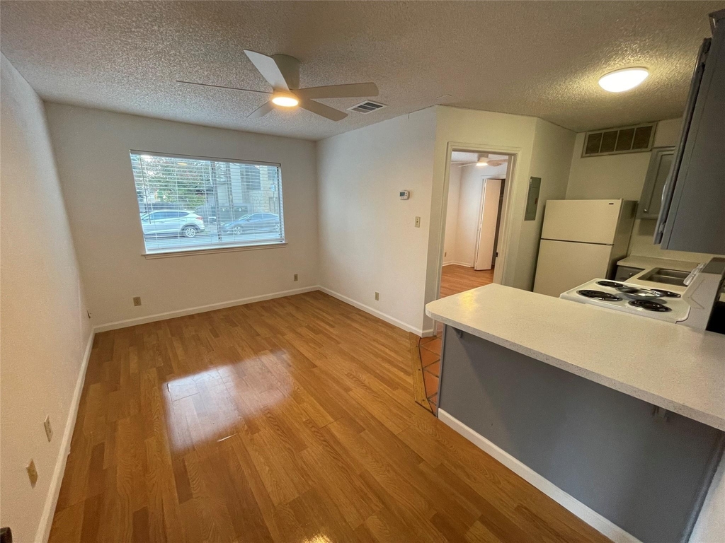 2514 Pearl St - Photo 1