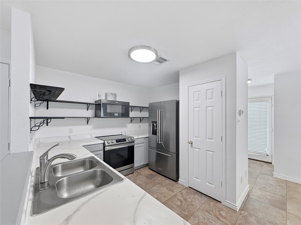 9215 Rowlands Sayle Rd - Photo 3