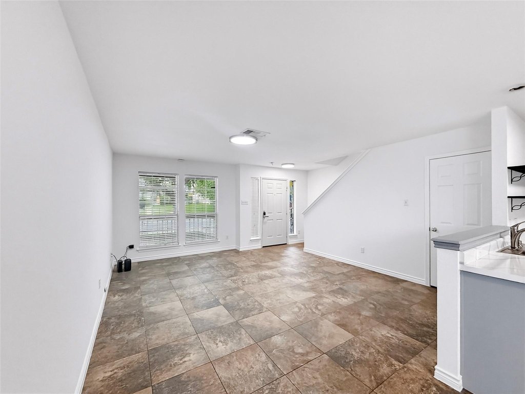9215 Rowlands Sayle Rd - Photo 2