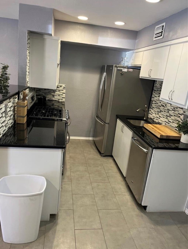 505 W 7th St - Photo 15