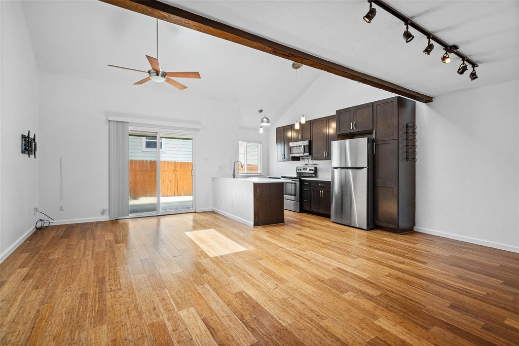 1504 Bridgeway Dr - Photo 3