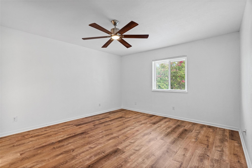 1504 Bridgeway Dr - Photo 16