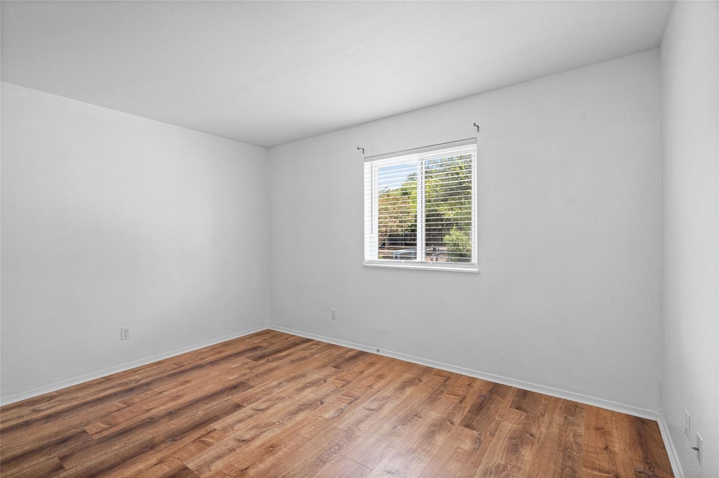 1504 Bridgeway Dr - Photo 11