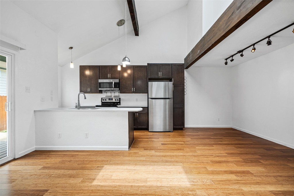 1504 Bridgeway Dr - Photo 5