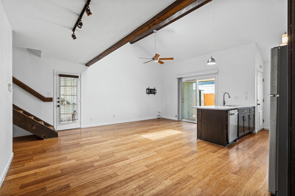 1504 Bridgeway Dr - Photo 6