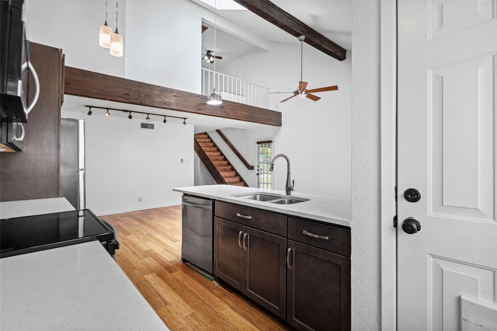 1504 Bridgeway Dr - Photo 8