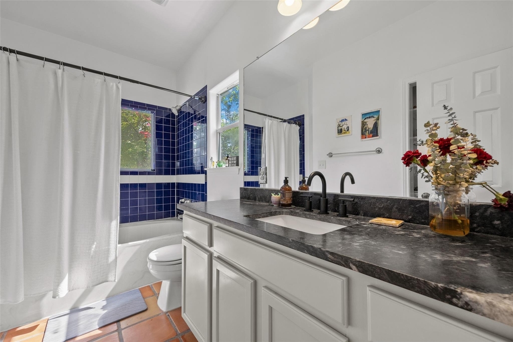 1511 E 13th St - Photo 17
