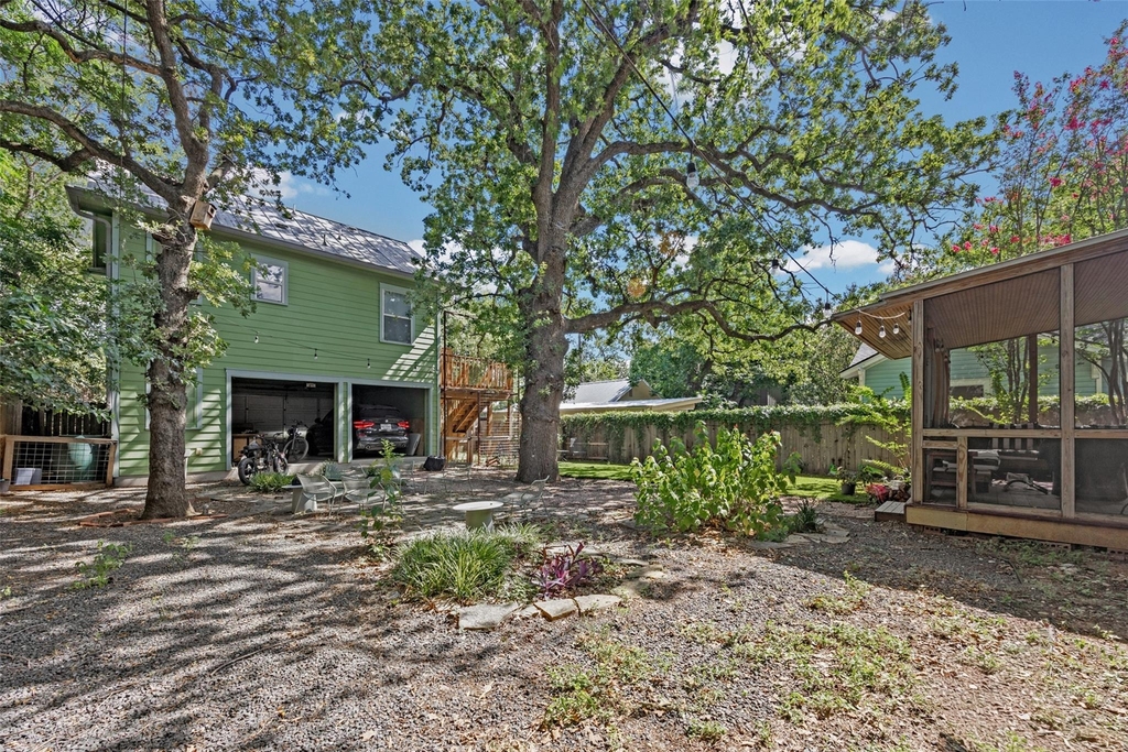 1511 E 13th St - Photo 2