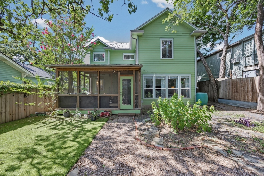 1511 E 13th St - Photo 19