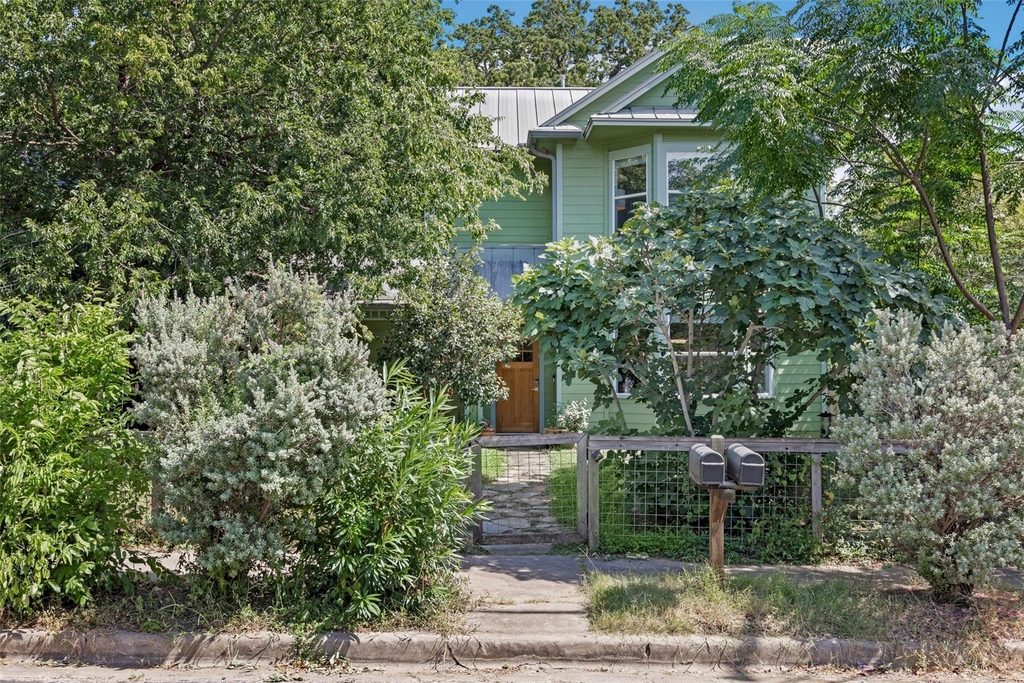 1511 E 13th St - Photo 21