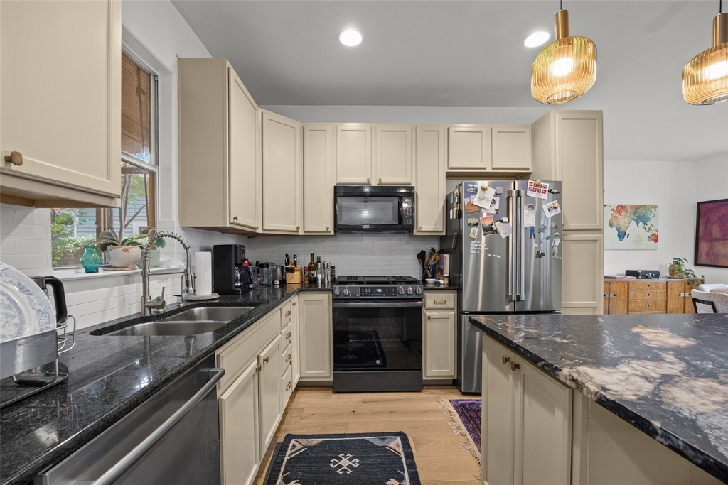 1511 E 13th St - Photo 7
