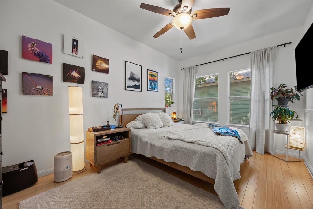 1511 E 13th St - Photo 12