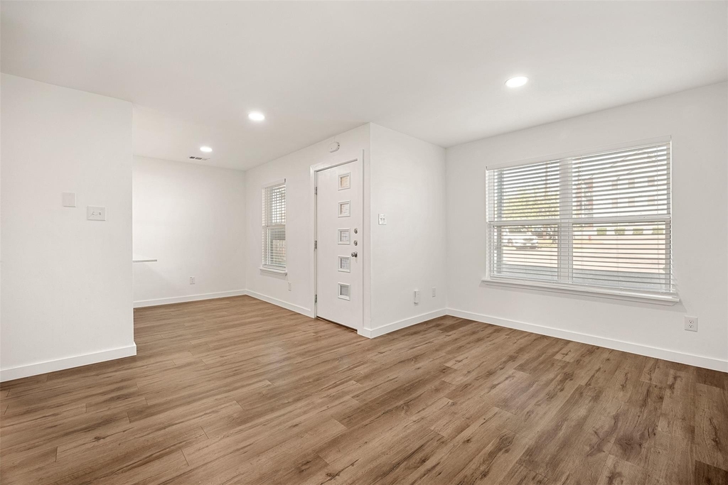 6409 Burns St - Photo 2
