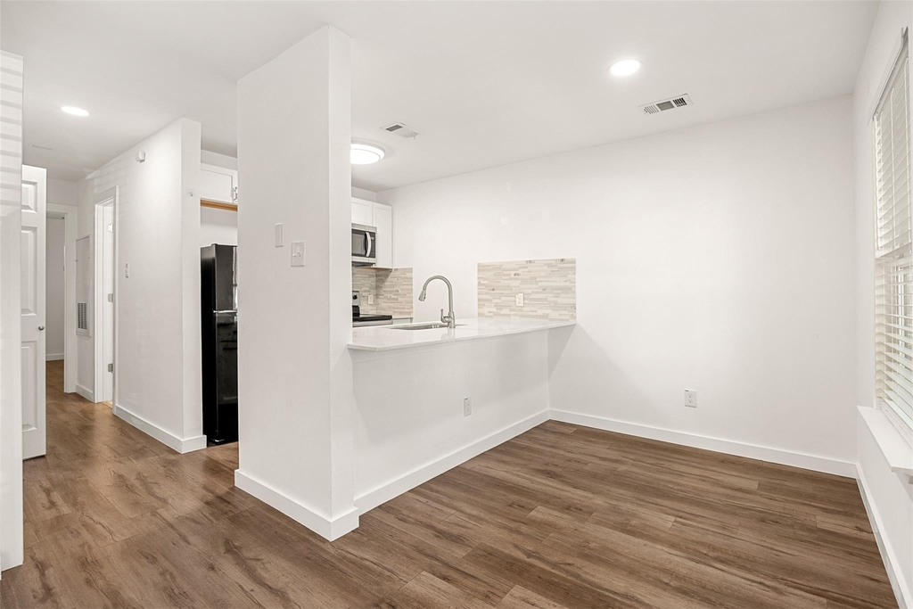 6409 Burns St - Photo 3