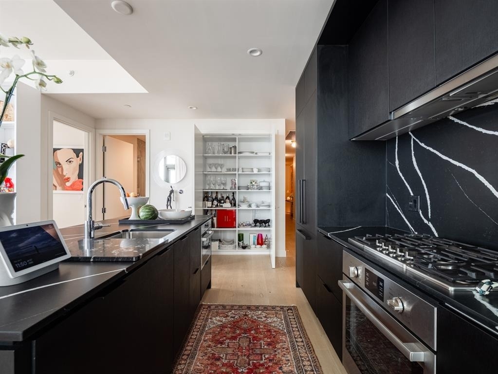 44 East Ave - Photo 2
