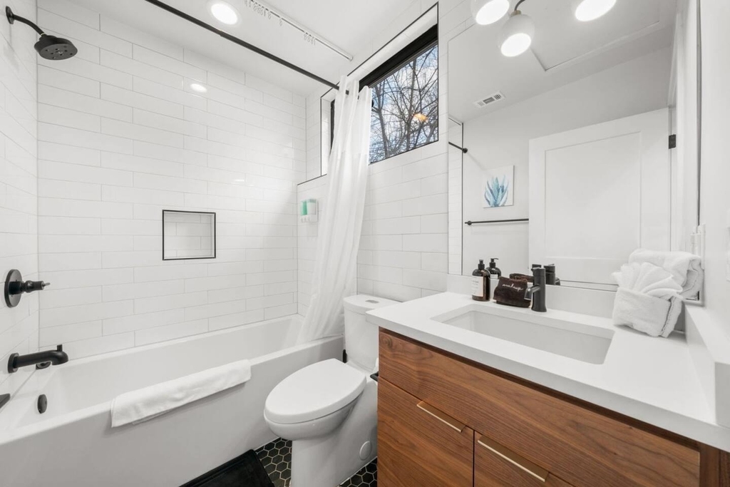 2311 E 8th St - Photo 20