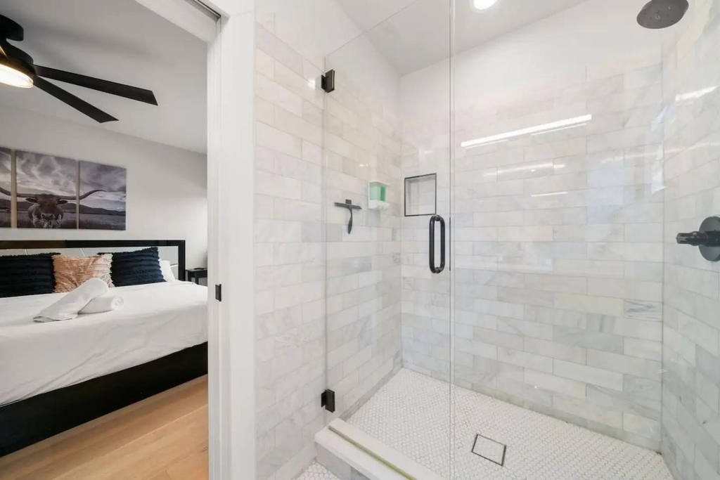 2311 E 8th St - Photo 15