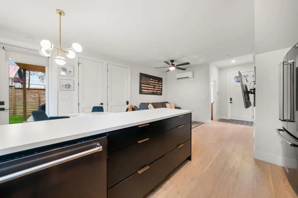 2311 E 8th St - Photo 5