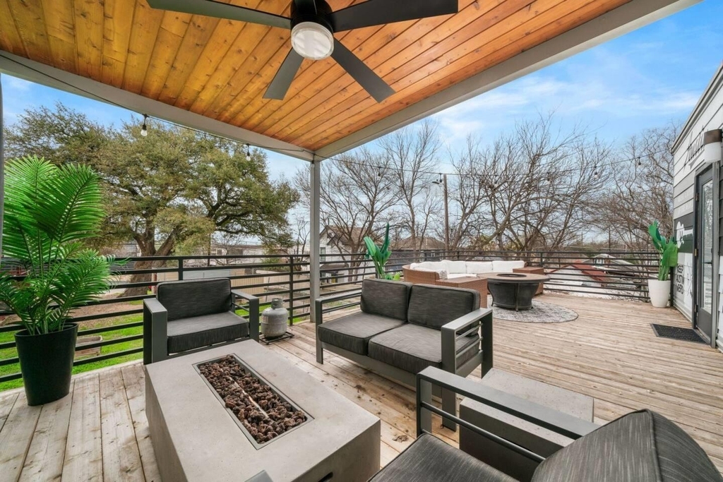 2311 E 8th St - Photo 30