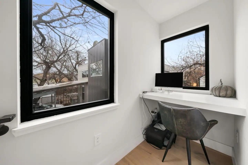 2311 E 8th St - Photo 19
