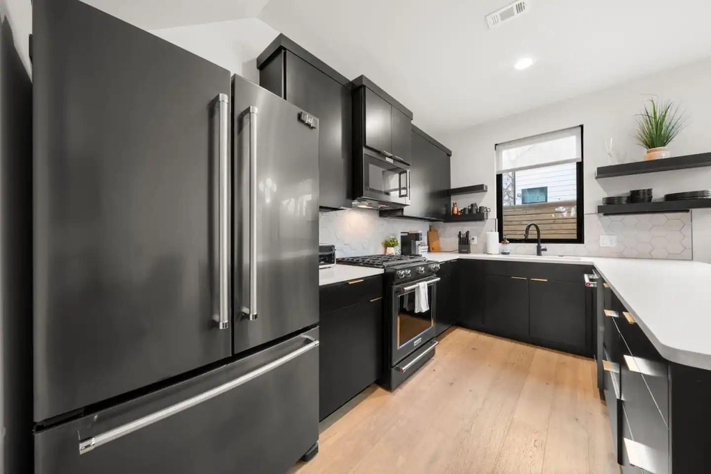 2311 E 8th St - Photo 2