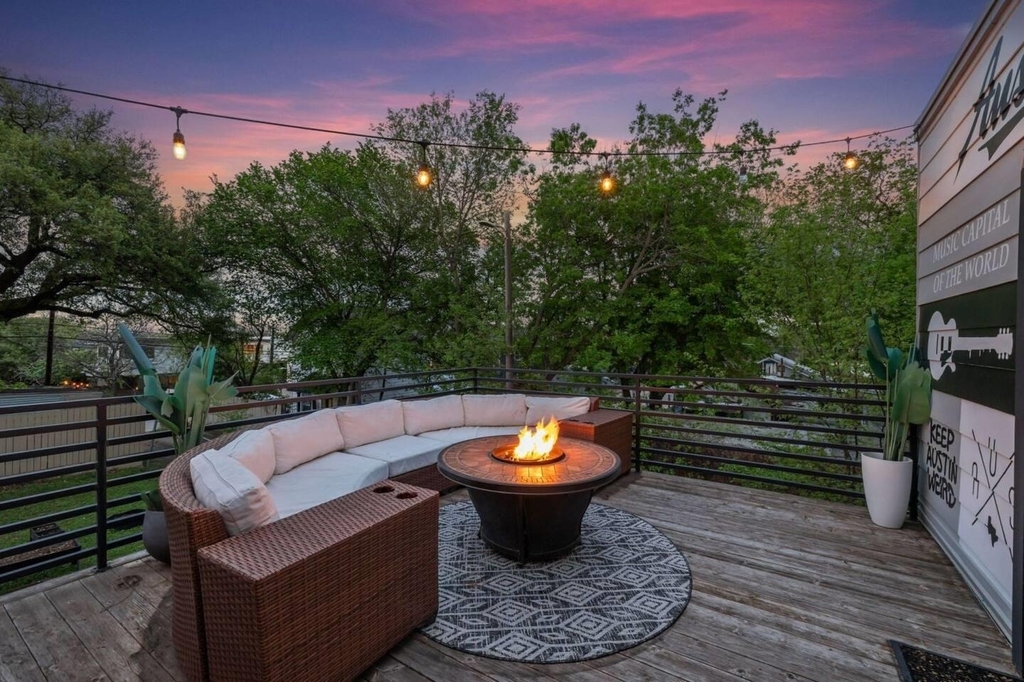 2311 E 8th St - Photo 26